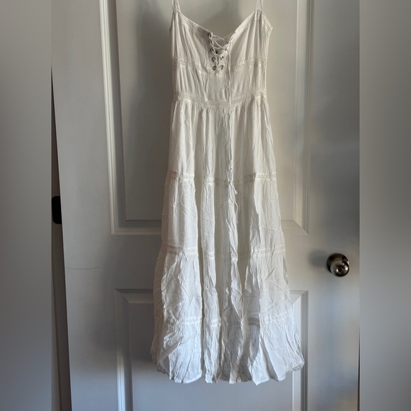 Elegant White Maxi Dress - Picture 11 of 11